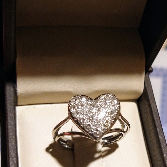 18k Natural Diamond Pave heart ring